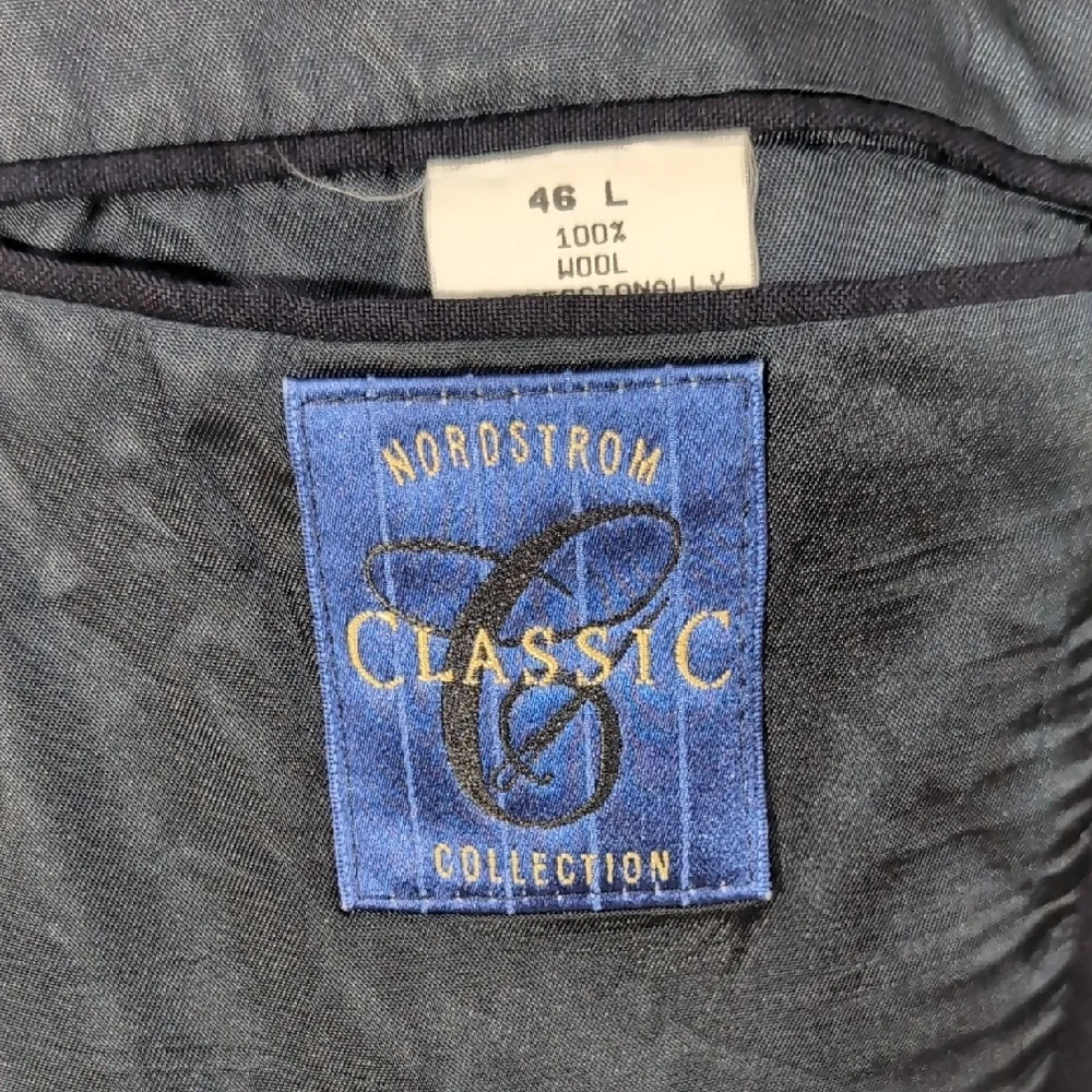 Nordstrom | Vintage 100% Wool Classic Dark Navy Blazer with Gold Accents Size 46